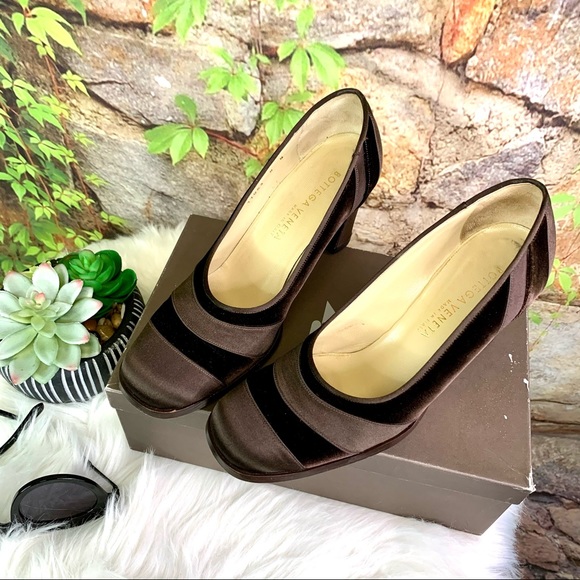 IOB BOTTEGA VENETA Handmade Brown Satin and Velvet Pumps, 8 - Picture 3 of 15